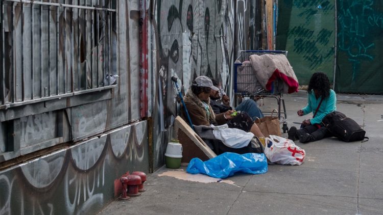El año pasado cerró con una pobreza del 37,3%, casi 5 puntos menos que en 2020