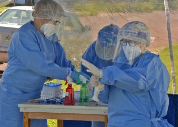 Otras cinco personas murieron y 818 resultaron infectadas de Covid-19 en las últimas 24 horas