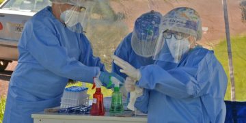 Otras cinco personas murieron y 818 resultaron infectadas de Covid-19 en las últimas 24 horas