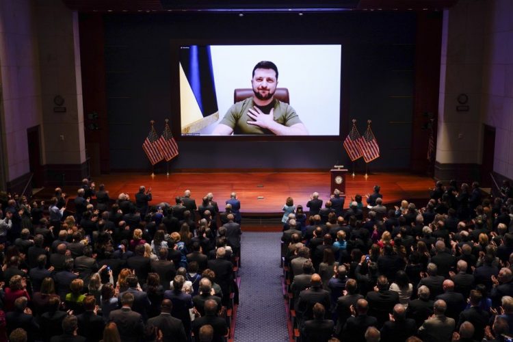 El presidente de Ucrania, Volodimir Zelenski, dando su discurso ante los legisladores estadounidenses.