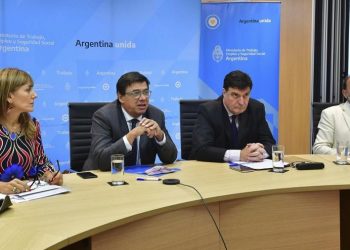 El salario mínimo aumentará 45% en cuatro tramos y llegará a $ 47.850 a fin de año