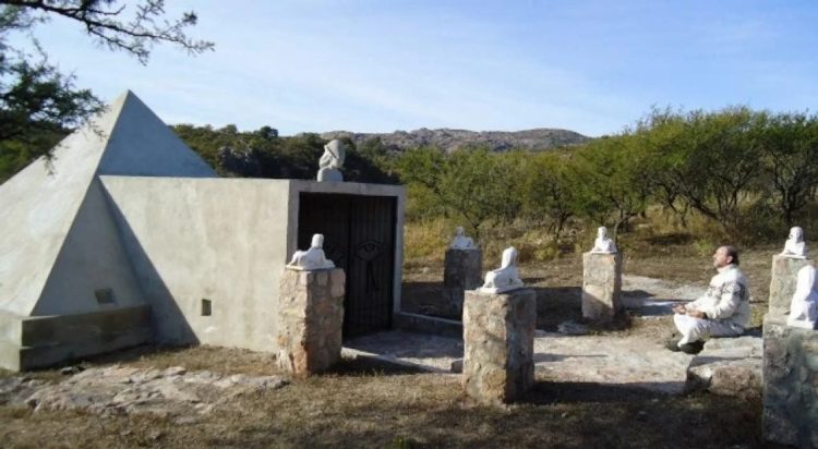 Reclaman una reparación de $66.000.000 en la causa de los sanadores egipcios