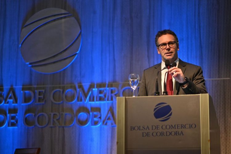 Sandleris dijo que el acuerdo con el FMI "evita el caos"