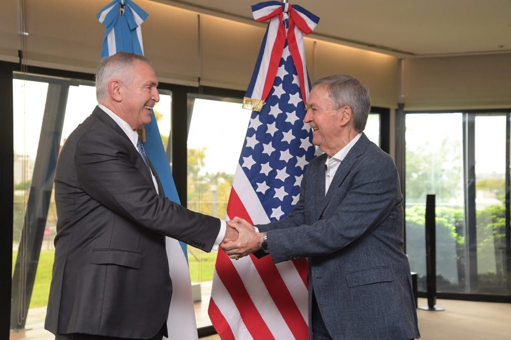El embajador estadounidense se reunió con el Gobernador