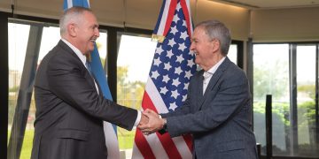 El embajador estadounidense se reunió con el Gobernador