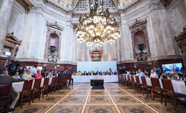 El lunes 14 de marzo, en el salón Azul del Senado de la Nación, con la presencia del ministro de Economía Martín Guzmán, se iniciaron las exposiciones sobre el proyecto de ley que propicia la aprobación del Programa de Facilidades Extendidas acordado con el FMI.