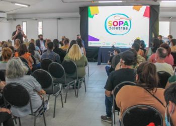 Crean 200 bibliotecas móviles para comedores y merenderos