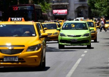 Habrá un piso de 50% para mujeres en el próximo sorteo de chapas para taxis y remises