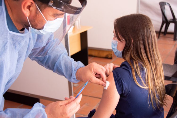 Inicia la aplicación de refuerzos pediátricos contra el coronavirus