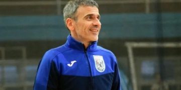 Ferraro continuará como entrenador de Las Panteras