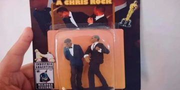 Salió a la venta el muñeco de Will Smith abofeteando a Chris Rock