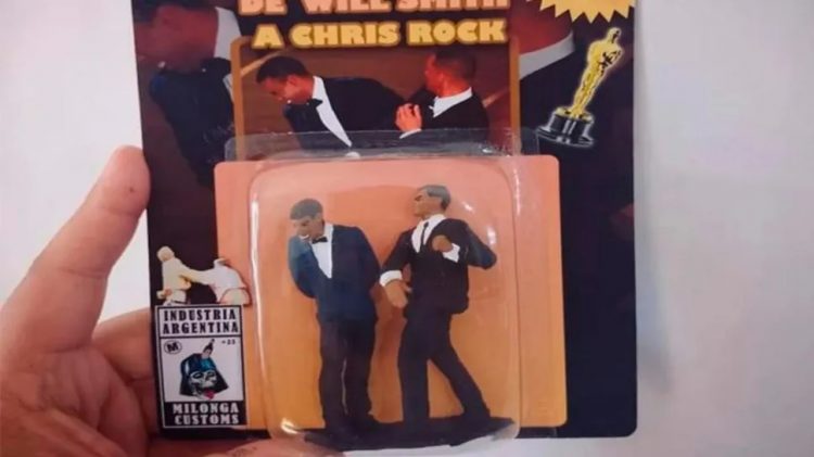 Salió a la venta el muñeco de Will Smith abofeteando a Chris Rock