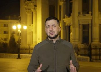 Crimea y Donbás: Zelenski descarta su independencia