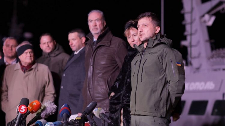 Tras el rechazo de la OTAN, Zelenski pide a EEUU una zona de exclusión aérea