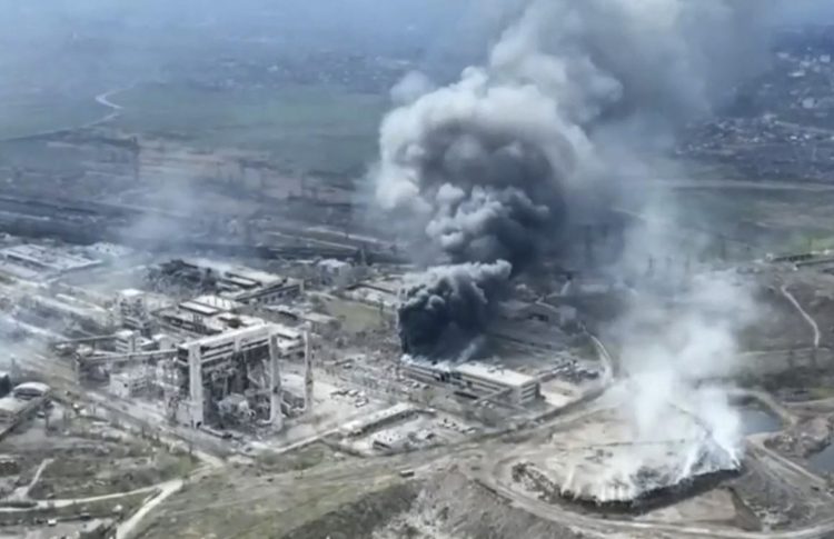 This handout video grab taken from a footage released by Mariupol City Council on April 19, 2022 shows clouds of smoke billowing above Azovstal steel plant and the destroyed gates of Azov Shipyard, as Russia continues its push to capture the besieged port city of Mariupol. (Photo by Handout / Mariupol City Council / AFP) / RESTRICTED TO EDITORIAL USE - MANDATORY CREDIT "AFP PHOTO /Mariupol City Council" - NO MARKETING - NO ADVERTISING CAMPAIGNS - DISTRIBUTED AS A SERVICE TO CLIENTS