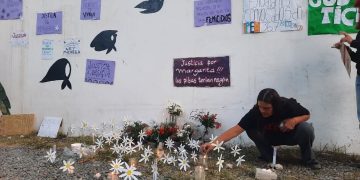 Estudiantes de las escuelas en donde trabajaba el acusado del crimen de Margarita Sánchez hicieron un altar y pidieron justicia