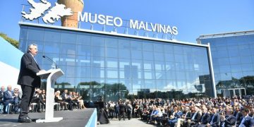 La interna gubernamental llegó a la conmemoración de los 40 años de Malvinas