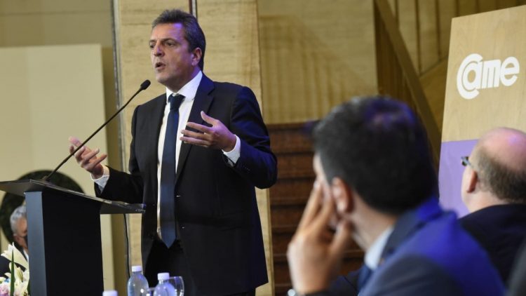 Massa y Manzur buscan bajarle el tono a la pelea dentro del FdT