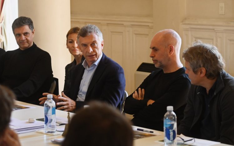 Para mostrar unidad, Macri participó ayer de una reunión de gabinete