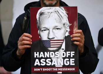 La justicia británica aprobó la orden de extradición de Julian Assange a Estados Unidos