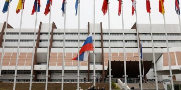 Países europeos expulsan a decenas de diplomáticos rusos por las denuncias de masacre en Bucha