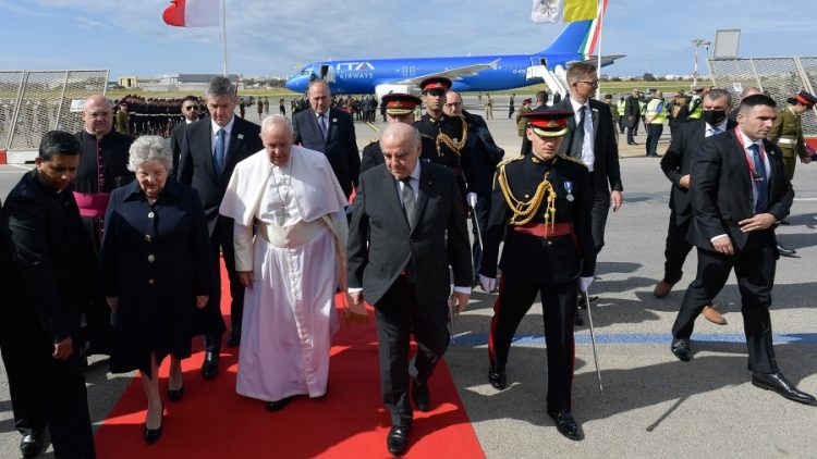 Francisco no descarta ir a Kiev y alerta del riesgo de "Guerra Fría ampliada" durante visita a Malta