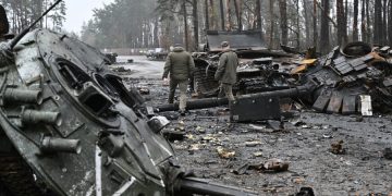Rusia ataca otra fábrica militar en Kiev y Ucrania insiste en pedir armas «para acortar la guerra»