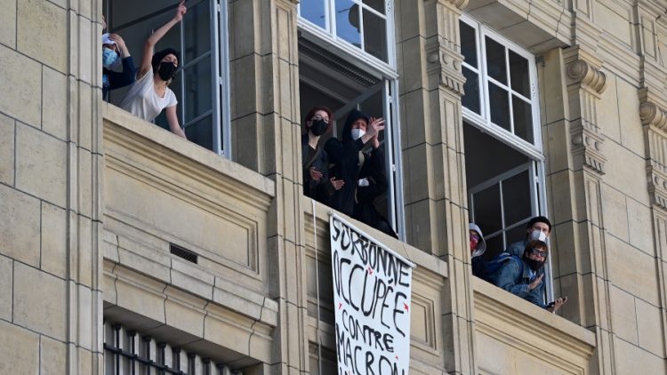 "Ni Macron ni Le Pen", los estudiantes franceses ocuparon las universidades de París