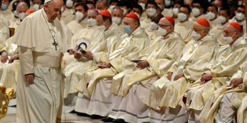 En la Vigilia de Pascua, Francisco pidió «gestos de paz» en medio de «los horrores de la guerra»