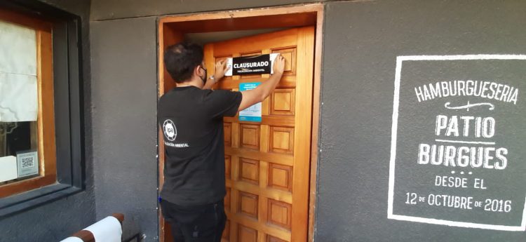 Por incumplimiento de normas ambientales, cerraron tres reconocidos locales del Cerro de las Rosas