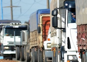 Arranca el paro de transportistas de granos por la falta de gasoil y el aumento de costos