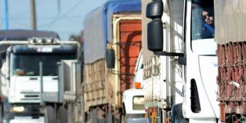 Arranca el paro de transportistas de granos por la falta de gasoil y el aumento de costos