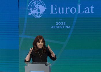 El juez Casanello rechazó sobreseer a la vicepresidenta Kirchner en una causa de lavado de dinero