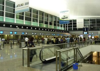 Reducen gradualmente los requisitos para ingresar al país