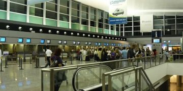 Reducen gradualmente los requisitos para ingresar al país