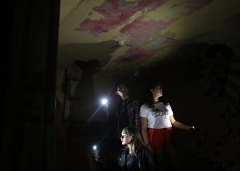 La Policía irrumpió en una obra de teatro (en plena función) por una denuncia equivocada