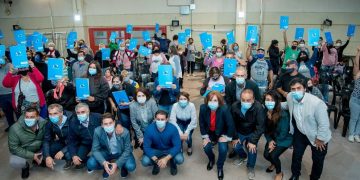 La Provincia entregó 151 escrituras sociales a familias de Capital