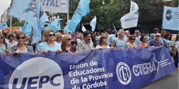 Docentes cordobeses marcharán este martes por la reapertura de la negociación salarial