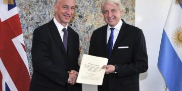 Ex funcionario británico reveló que el ex vicecanciller de Macri estaba ebrio al firmar un acuerdo