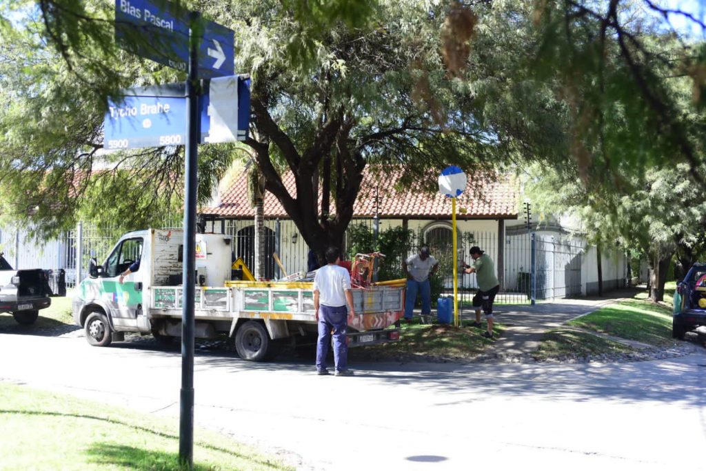 Siete calles de Villa Belgrano dejan de ser doble mano y adquieren sentido único