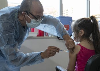 Los hospitales provinciales de la Ciudad vacunarán a menores con Pfizer