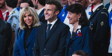 Los candidatos derrotados cierran filas en torno a Macron para la segunda vuelta francesa