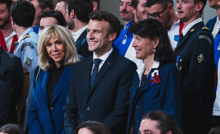 Los candidatos derrotados cierran filas en torno a Macron para la segunda vuelta francesa