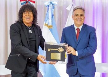 Distinción honorífica: “La Mona” Jiménez recibió la llave de la ciudad