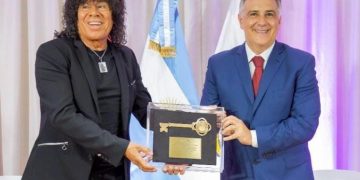 Distinción honorífica: “La Mona” Jiménez recibió la llave de la ciudad