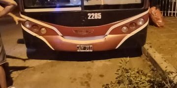 Un menor de 12 años manejó un colectivo de Ersa averiado por 35 cuadras, chocó y terminó detenido