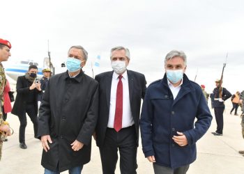 Fernández visita Córdoba, recorre fábricas y comparte un acto con Schiaretti