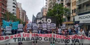 La CGT y UTEP realizan cortes en el centro de la Ciudad, acompañados de actos de la izquierda