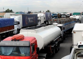 Transportistas lograron un alza del 20% de la tarifa y levantan el paro
