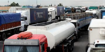 Transportistas lograron un alza del 20% de la tarifa y levantan el paro